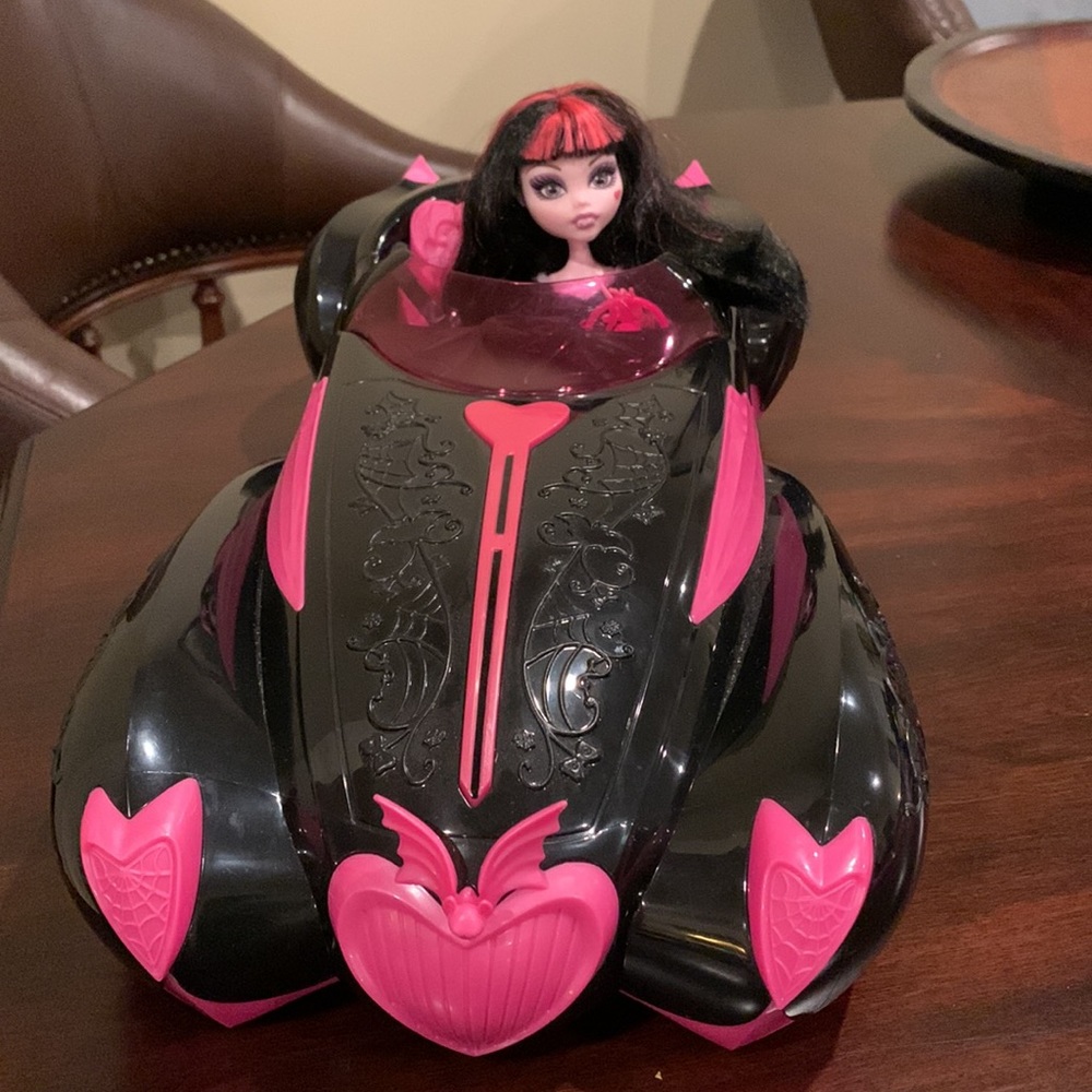Monster High Mattel Sweet 1600 Draculaura & Draculaura’s Roadster Convertible